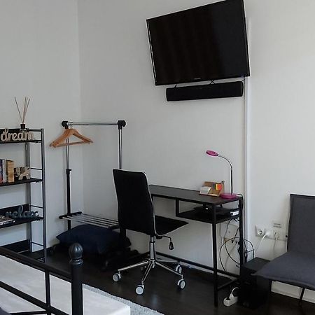 City Center Minimalist Apartment Oradea Exterior foto